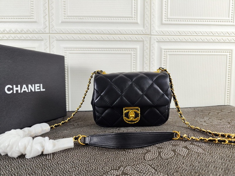 Chanel Handbags 833